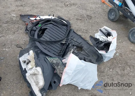 2023 Tesla Model X Dual Motor All-Wheel Drive/Standard Range z USA, uszkodzony, nr VIN 7SAXCAE58PF385595